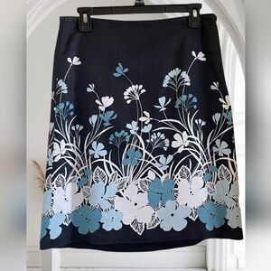 US10🩵LOFT A-Line Skirt with Floral Design - Black and Blue
